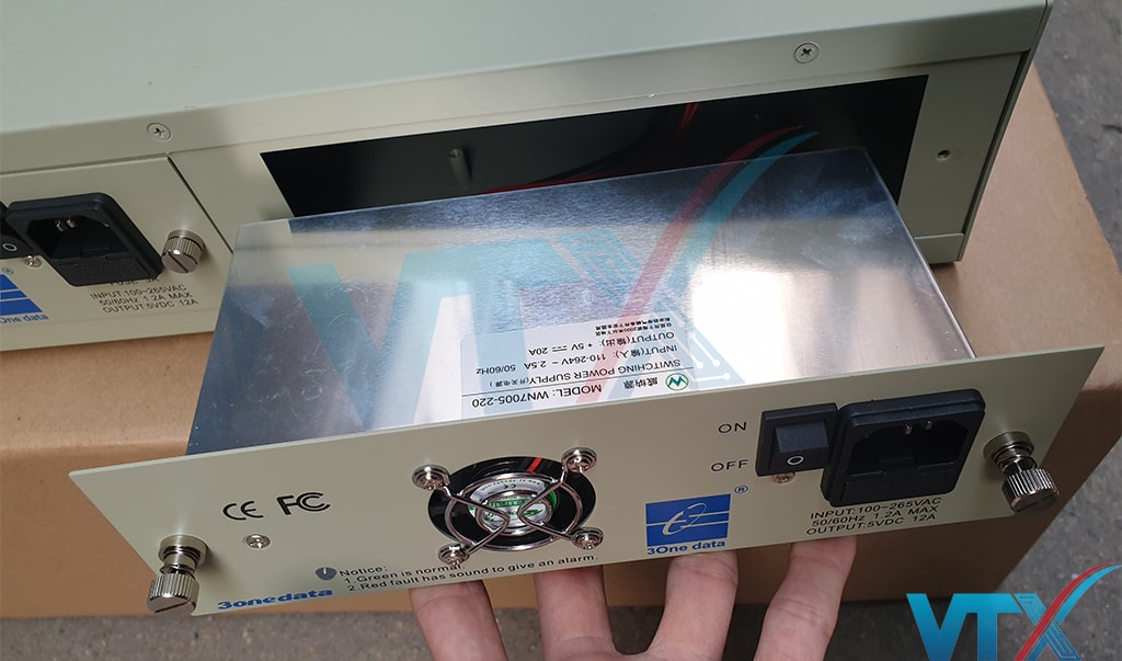 Bên trong Khung nguồn tập trung 14 khe cắm converter
