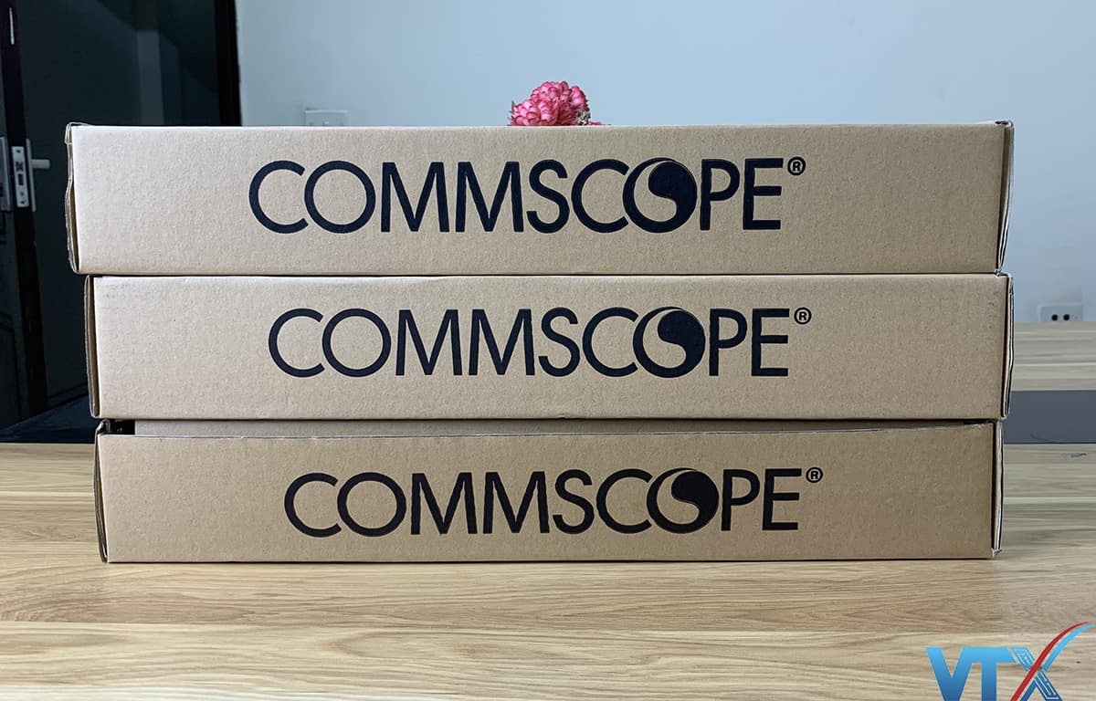 Patch panel COMMSCOPE/AMP 24 port CAT6 | PN: 760237040