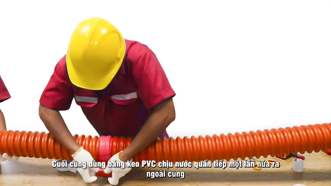 dùng băng keo PVC để bọc ngoài cùng