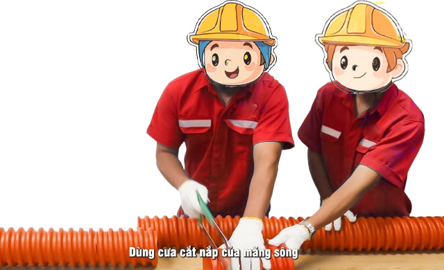 dùng cưa cắt nắp của măng sông