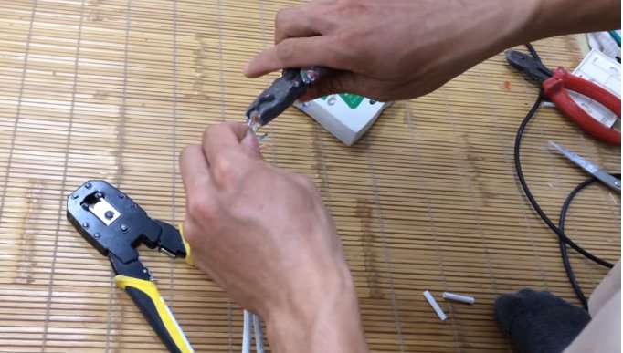 Nối dây mạng bằng rệp điện thoại-3