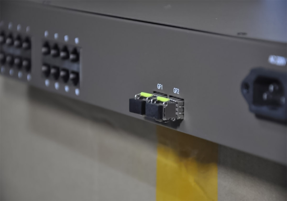 Converter quang 1 sợi + 16 cổng PoE HDTec tốc độ 1000M