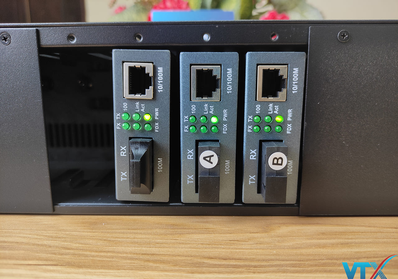Bộ khung nguồn tập trung converter quang 14 cổng Upcom