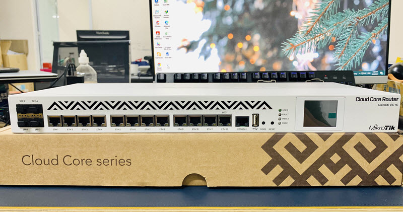 Bộ định tuyến Router Mikrotik CCR1036-12G-4S-EM