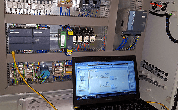 PLC là gì? Nguyên lý hoạt động của PLC như thế nào?